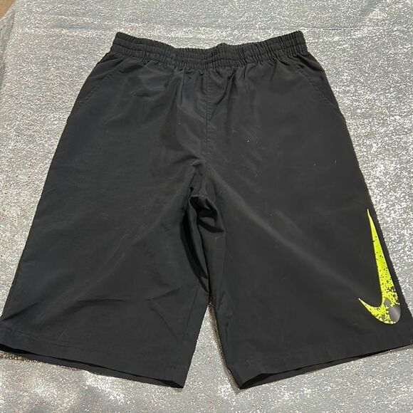 Nike short - Picture 1 of 3